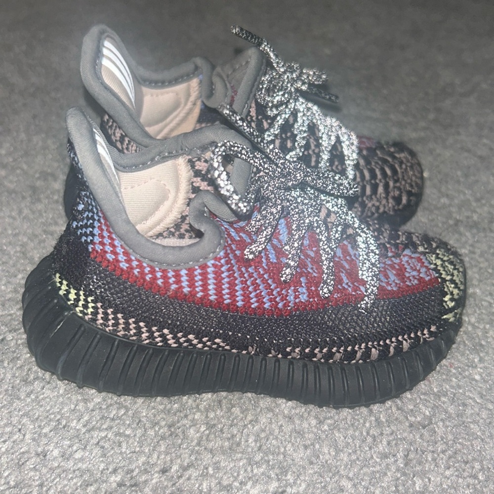 Yeezy Boost 350 V2. Size 5 infant